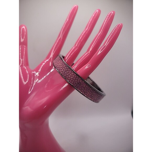 Vintage Premier Designs Bracelet Bangle Pink Faux Scales Gray Tone Hinged - Picture 3 of 15
